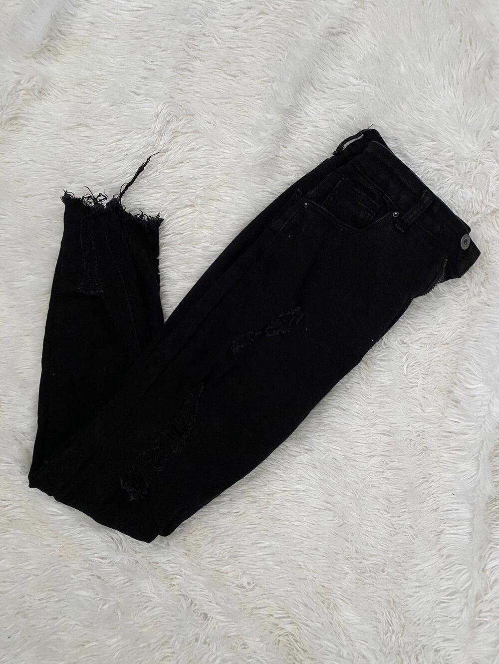 BLACK DISTRESSED JEANS